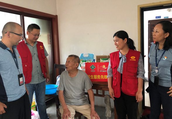 清源华衍“银色关爱”行动支部送清凉献爱心